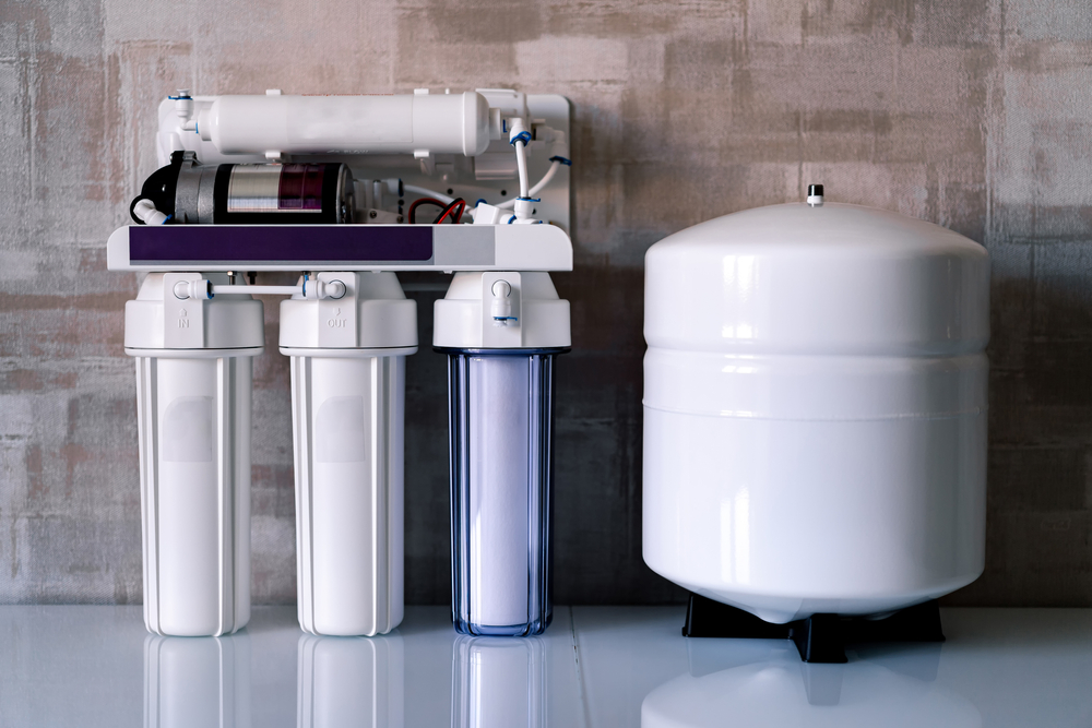 Reverse osmosis water purification system at home